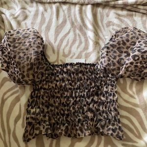 ⭐️ 3 for $10 puffy sleeve cheetah print top